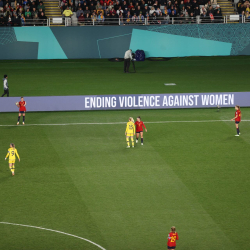 Leikur Svía og Spánverja á HM tileinkaður baráttunni gegn kynbundnu ofbeldi