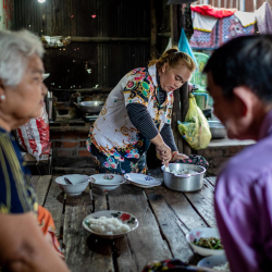 Án umhyggju og umönnunar myndu samfélög okkar og hagkerfi stöðvast: Stefna Sameinuðu þjóðanna fyrir umönnunarkerfi