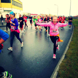 Fiðrildafylking UN Women í RVK maraþoninu