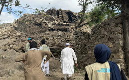 Afganskar konur bera þyngstu byrðina eftir jarðskjálftann 