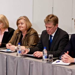 Íslenska stjórnarráðið undirritar Jafnréttissáttmálann